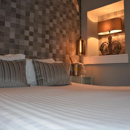 Lakes Hotel & Spa Bowness-on-Windermere Rum bild A bedroom at the hotel