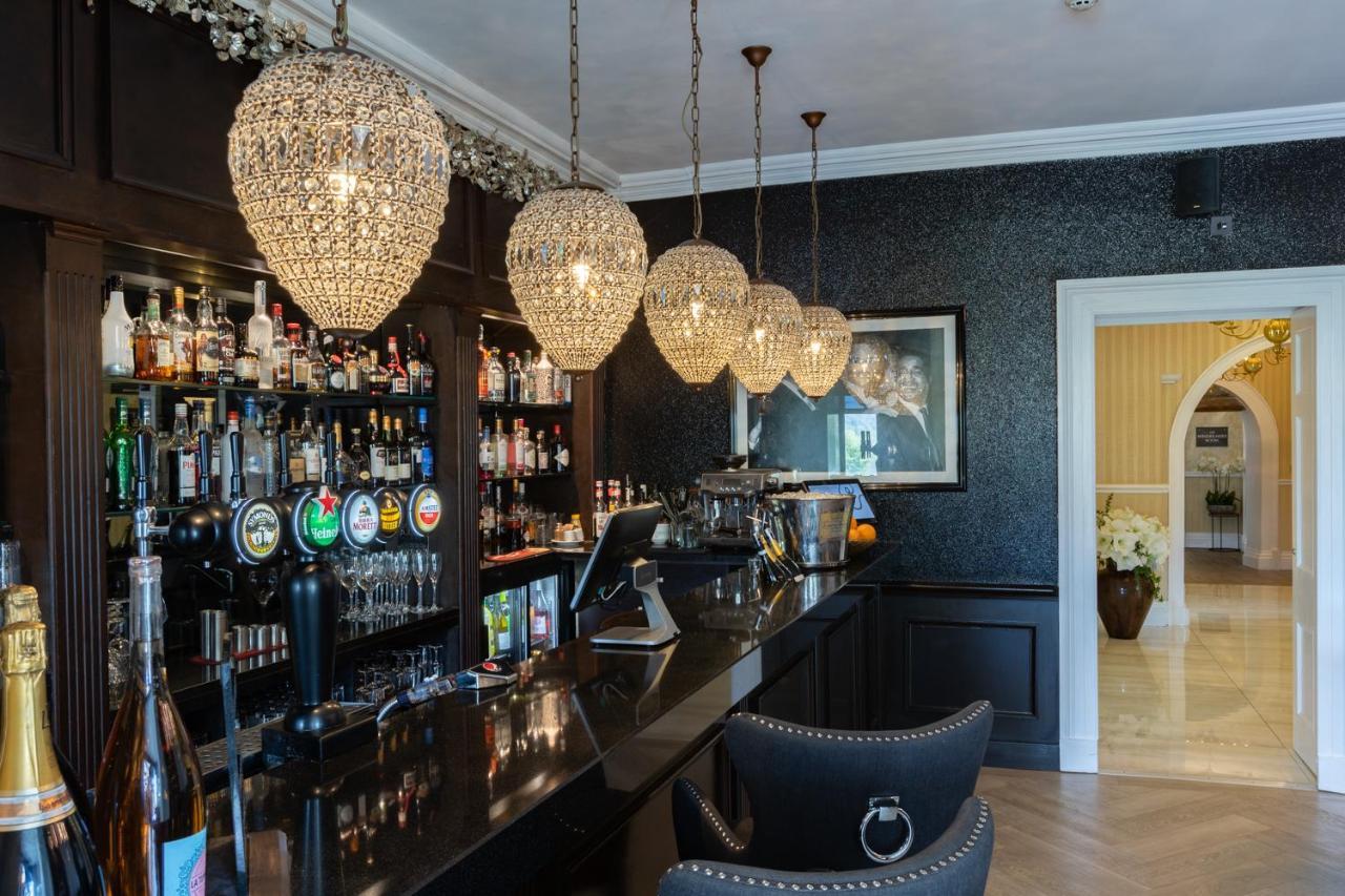 Lakes Hotel & Spa Bowness-on-Windermere Exteriör bild The bar at the hotel