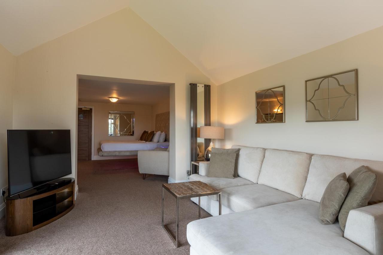 Lakes Hotel & Spa Bowness-on-Windermere Exteriör bild A suite at the Inn at the Opera