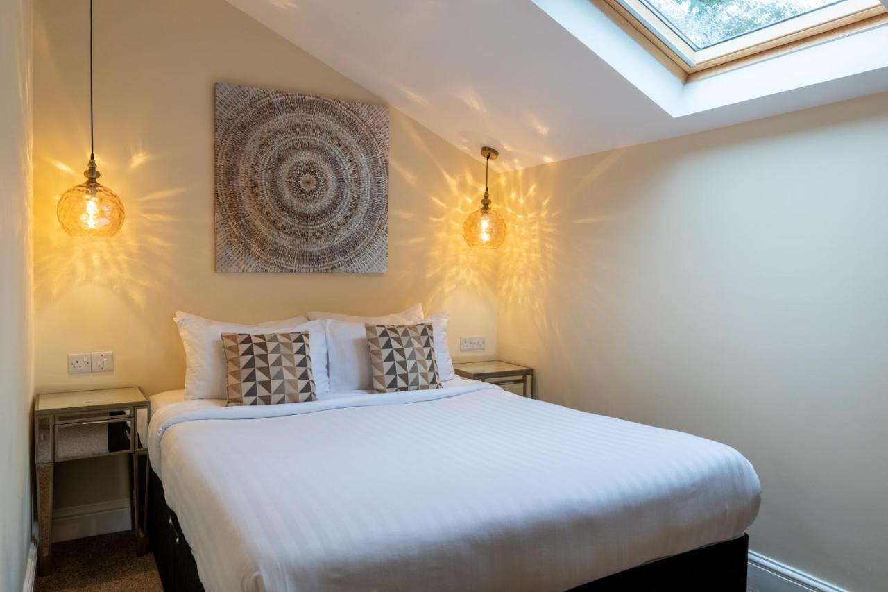 Lakes Hotel & Spa Bowness-on-Windermere Exteriör bild A bedroom at the hotel