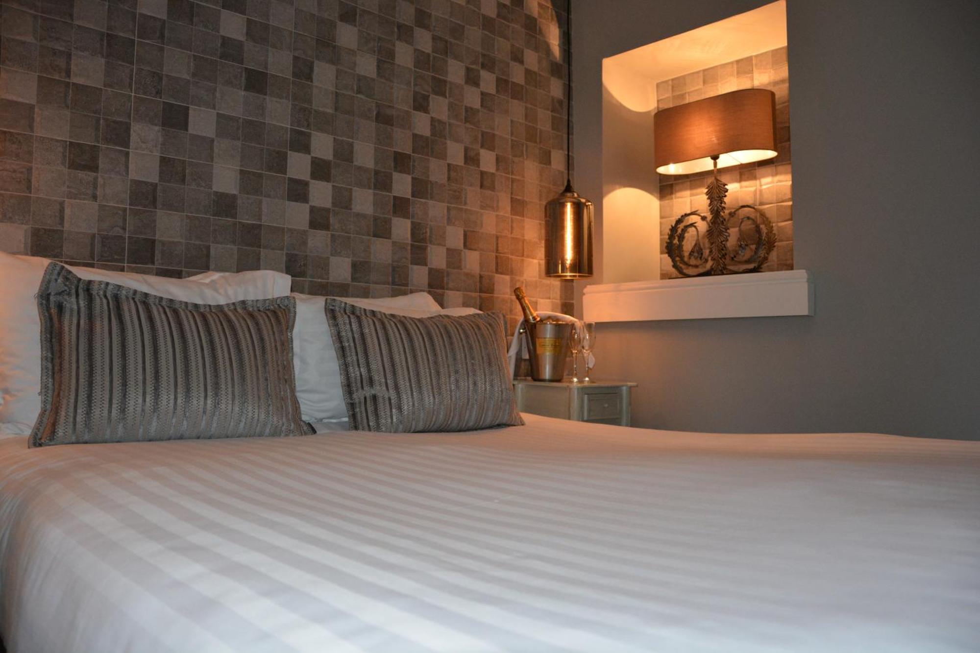 Lakes Hotel & Spa Bowness-on-Windermere Rum bild A bedroom at the hotel