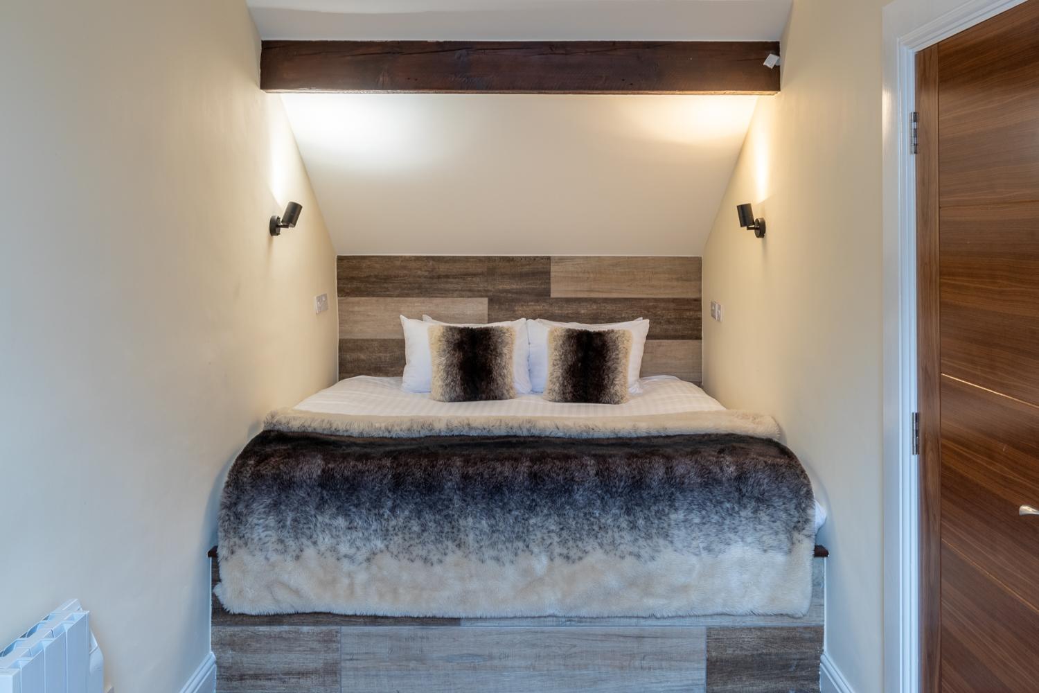 Lakes Hotel & Spa Bowness-on-Windermere Rum bild A bedroom at The Old Mill