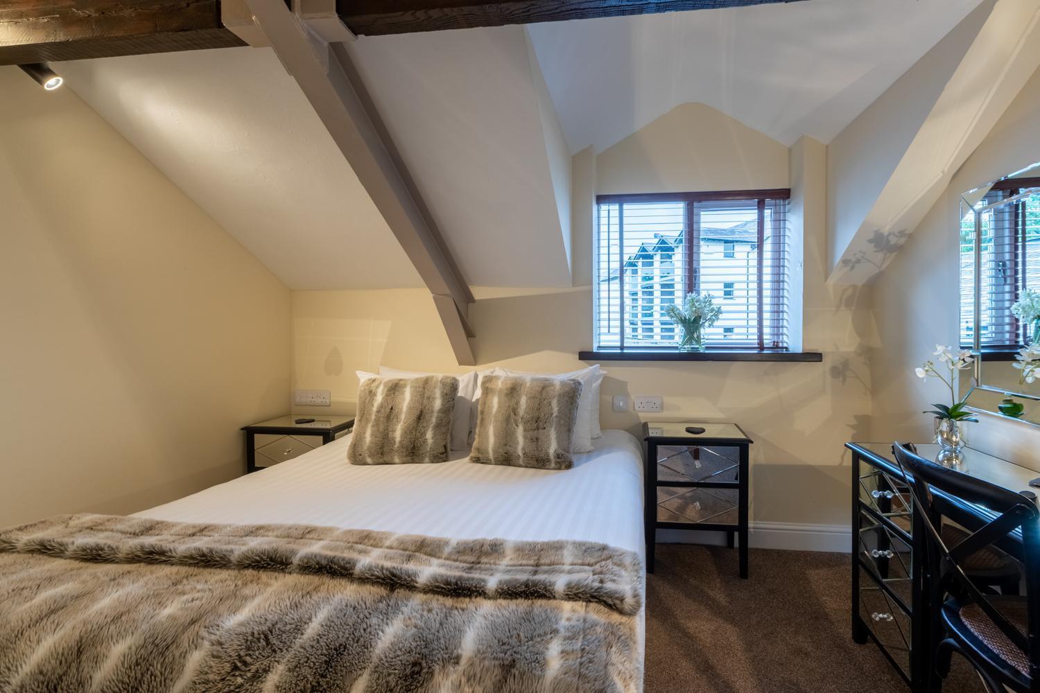 Lakes Hotel & Spa Bowness-on-Windermere Rum bild A bedroom at The Old Bank Hotel