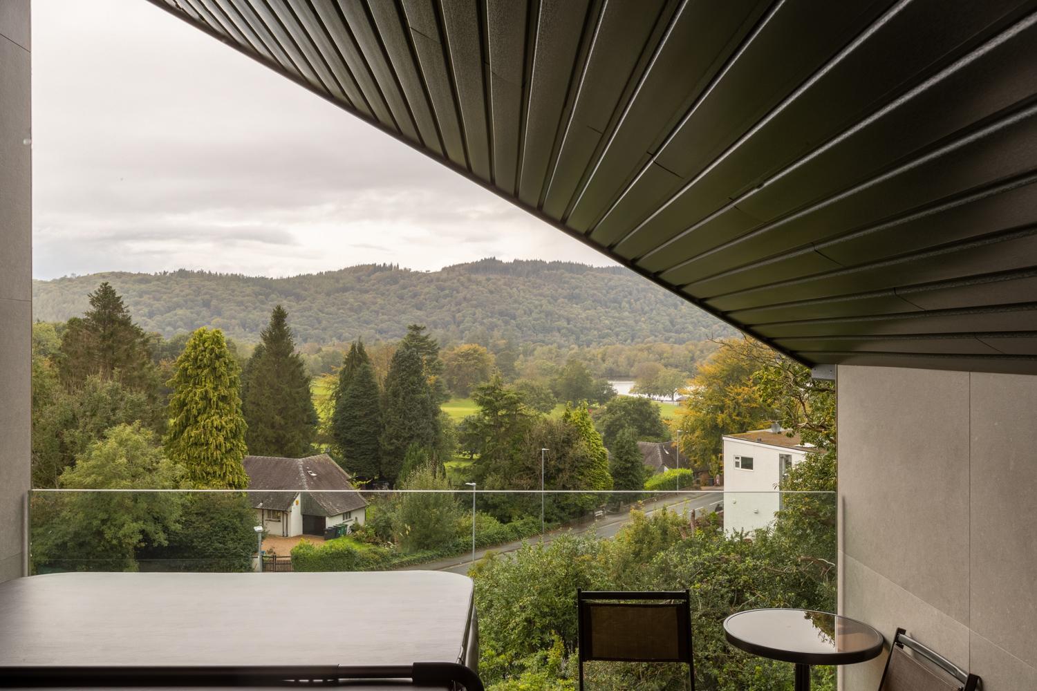 Lakes Hotel & Spa Bowness-on-Windermere Rum bild View from the balcony of a guest room